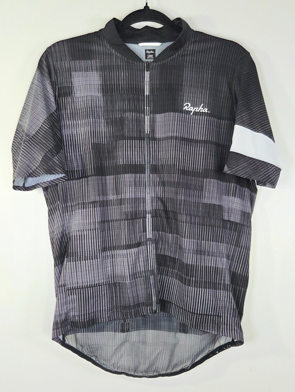 RAPHA FLYWEIGHT CYCLING JERSEY.